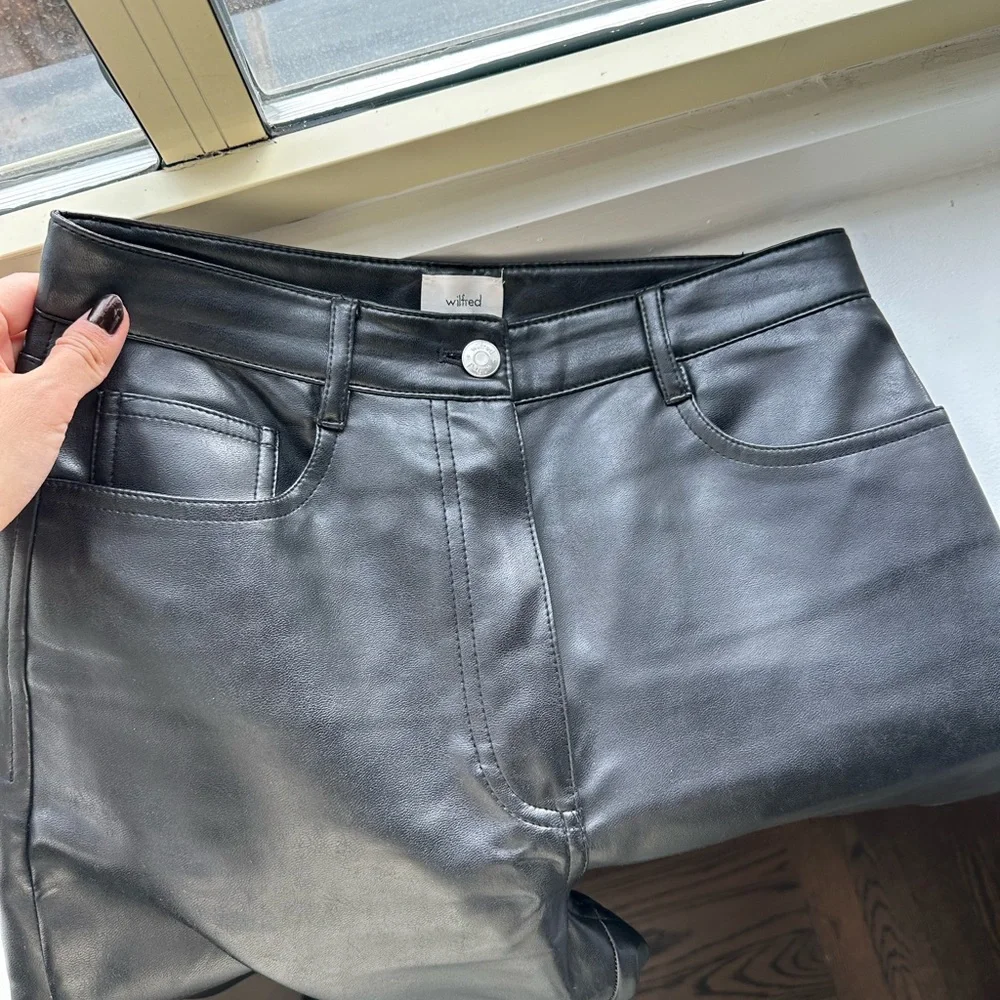Pristine Aritzia Melina vegan leather kick pants black - Picture 3 of 6